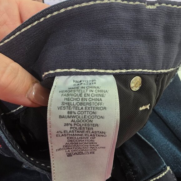 True Religion Dark Wash Skinny Jeans – Size 34 – Classic Fit, Iconic Style! 🔷 - Picture 3 of 12